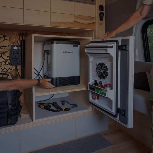 Est-il possible d'installer un frigo portatif permanent dans une Volkswagen California ?